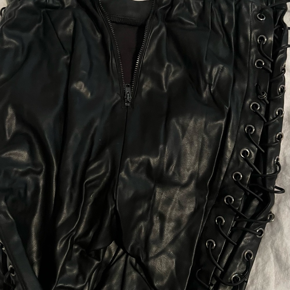 Line and dot leather tie up pants